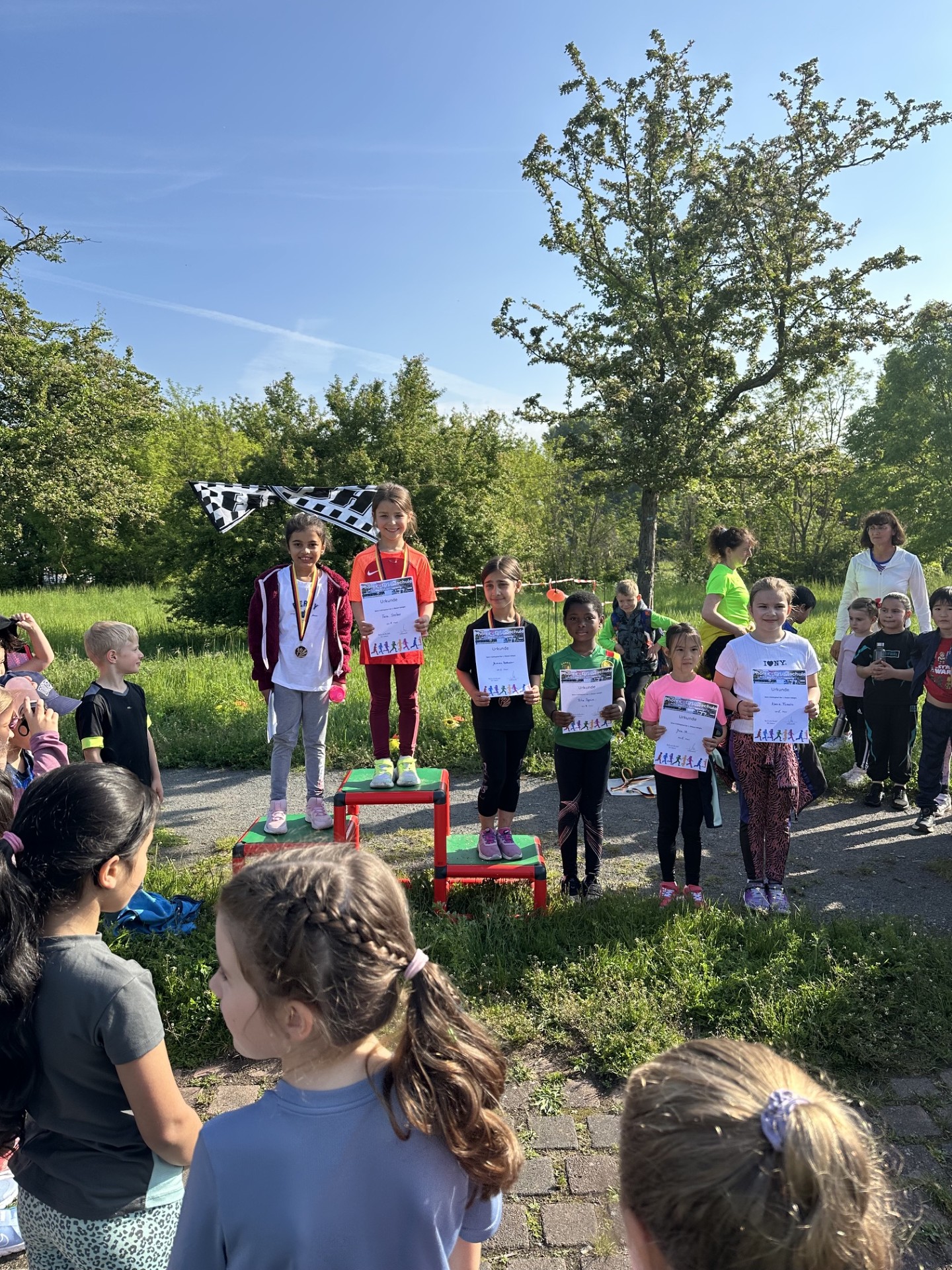 Siegerehrung Mädchen 1. Klasse Frühlingslauf 2026